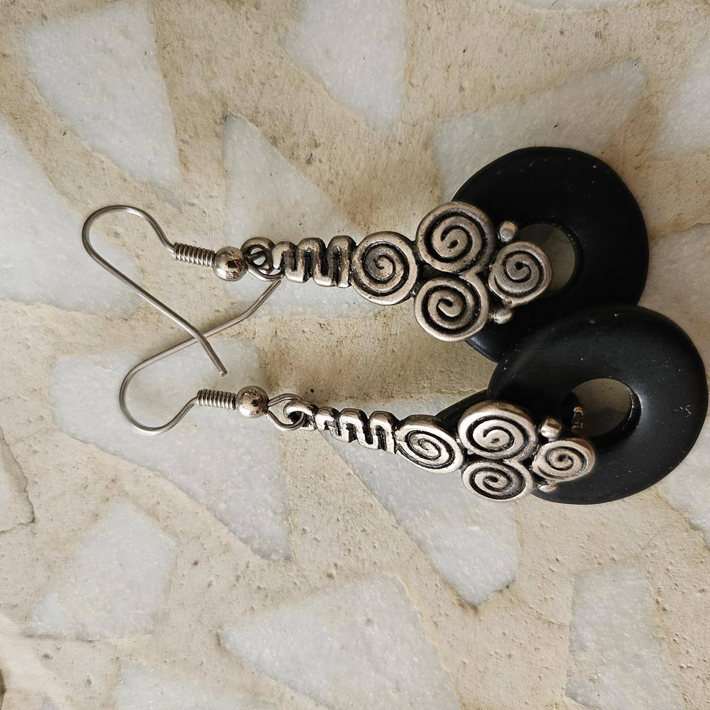 Vintage Black and Silver Tone Earrings (1985)♡ Pre-owned♡